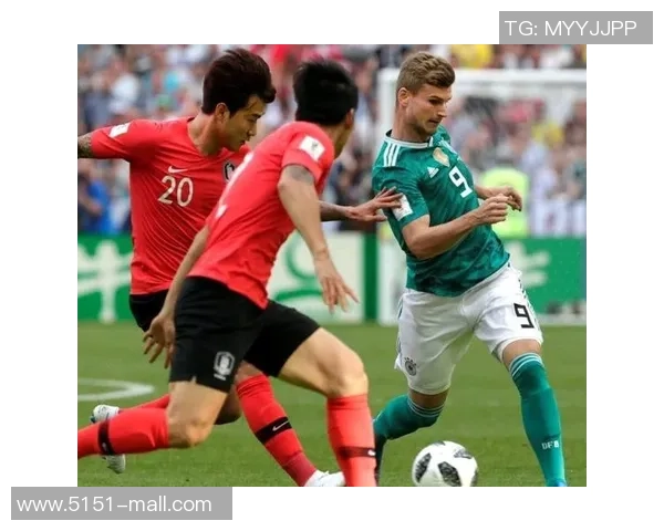 韩国足球明星浪漫求婚感动全场甜蜜时刻引发热议 韩国足球明星浪漫求婚感动全场甜蜜时刻引发热议